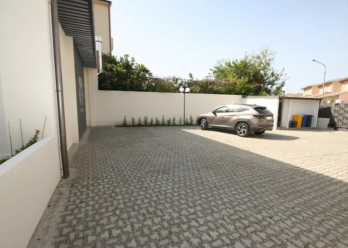 Luxhome 4* 卡坦扎罗